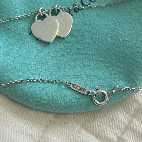 ❌SOLD❌❤️Tiffany Beige Enamel Mini Double Heart Tag Pendant Chain Necklace❤️ - Picture 3 of 8